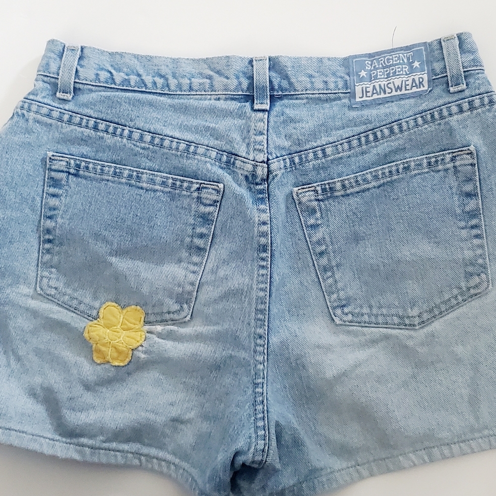 Women's Stonewashed Daisy Duke Short Shorts Yellow Flower Patch Pockets Cutesy